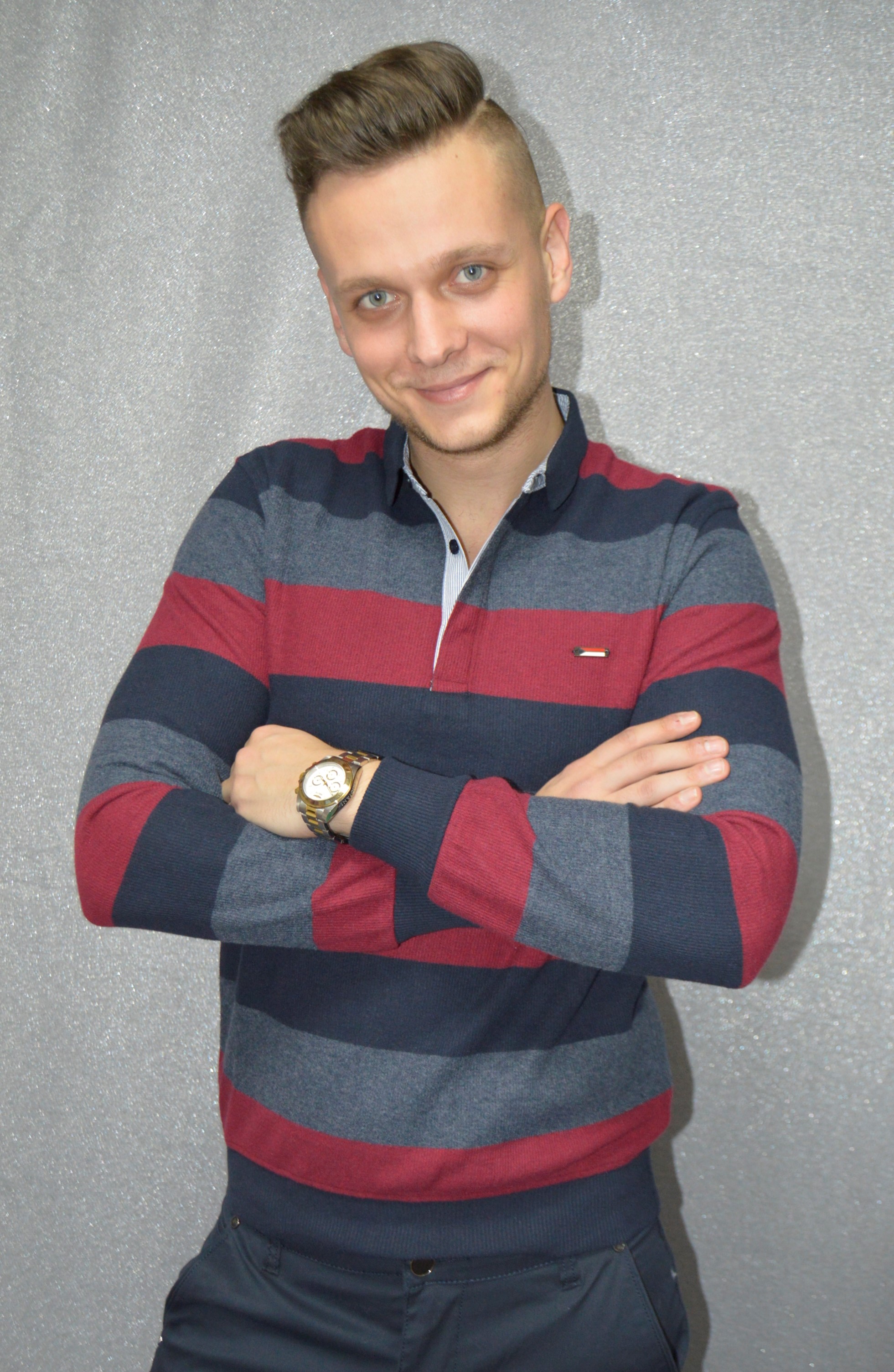 Pásikavý sveter