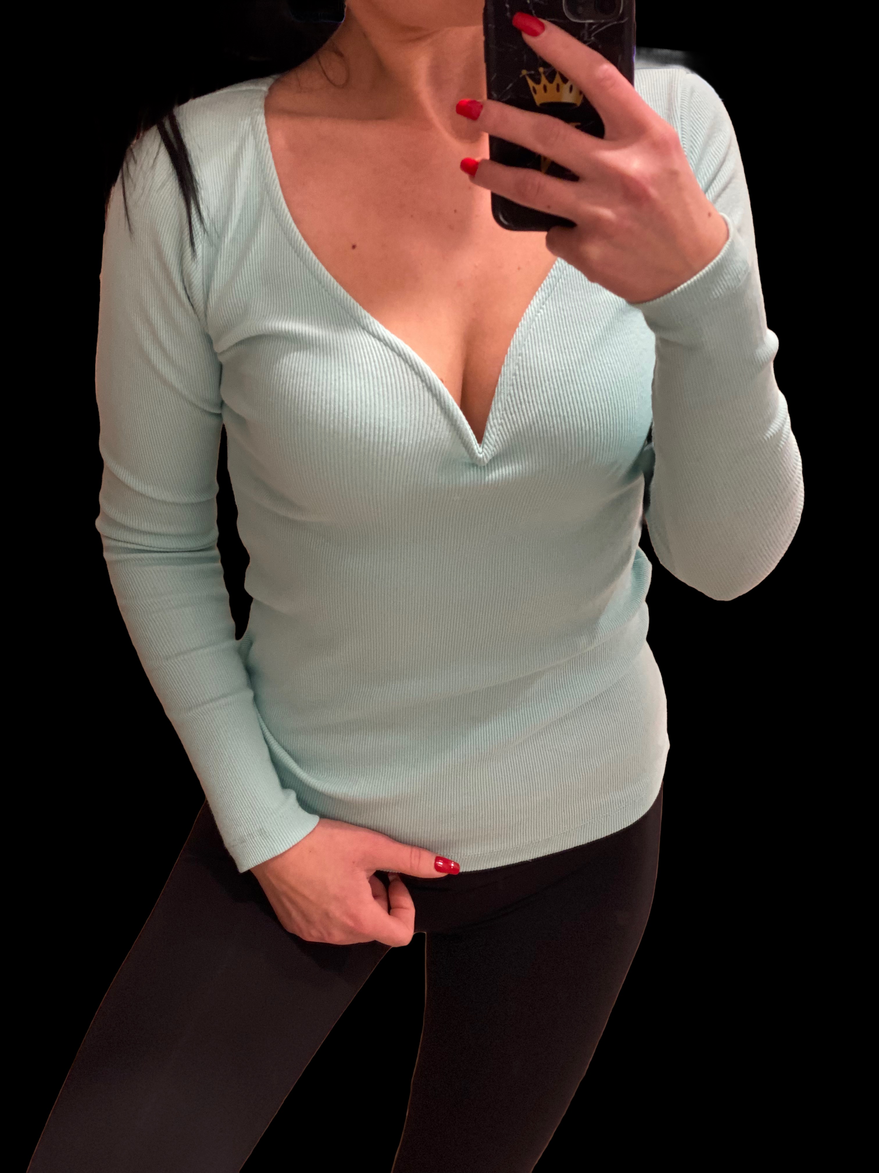 Tričko s asymetrickým výstrihom