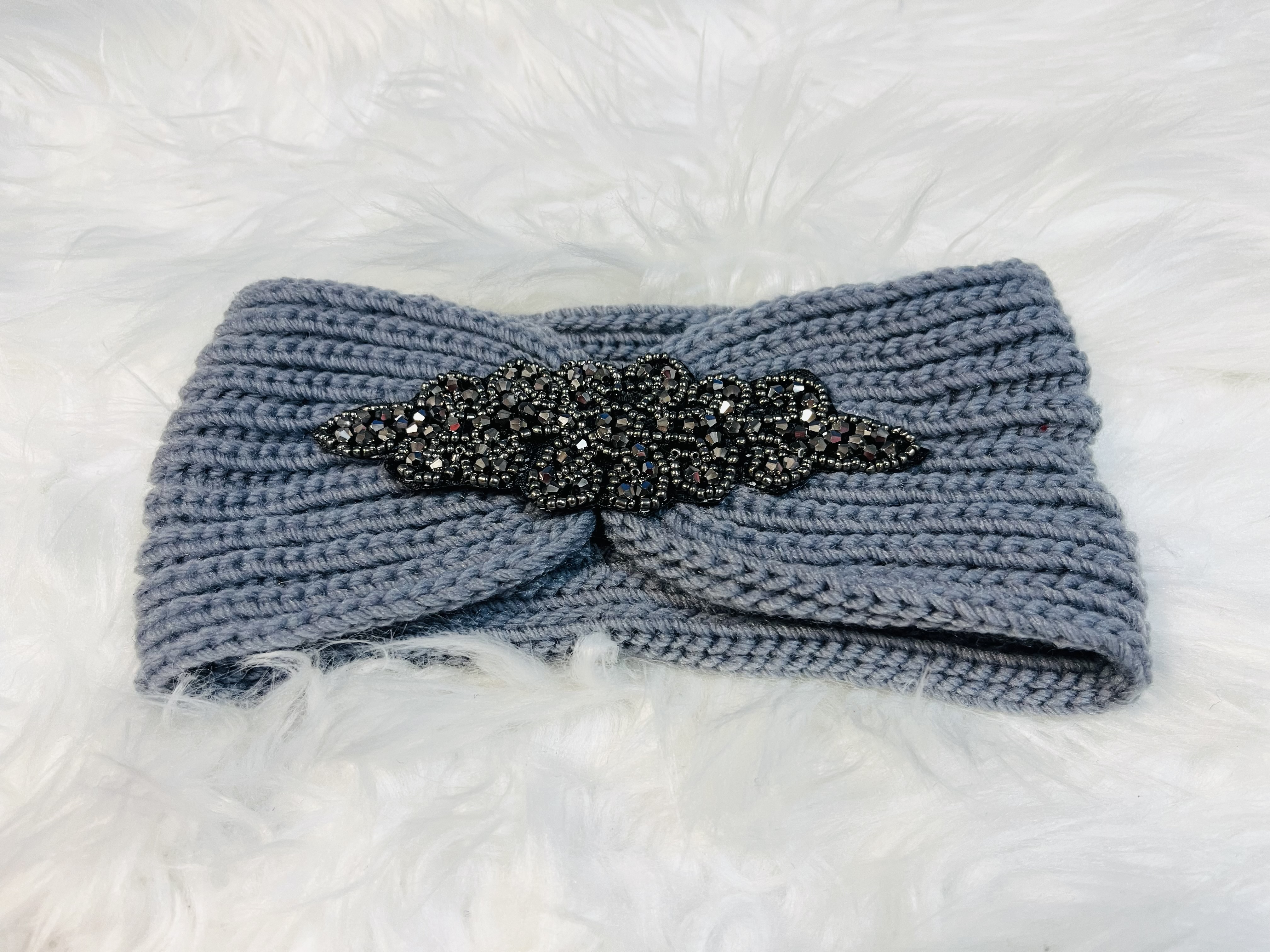  Horčicová pletená čelenka s aplikáciou