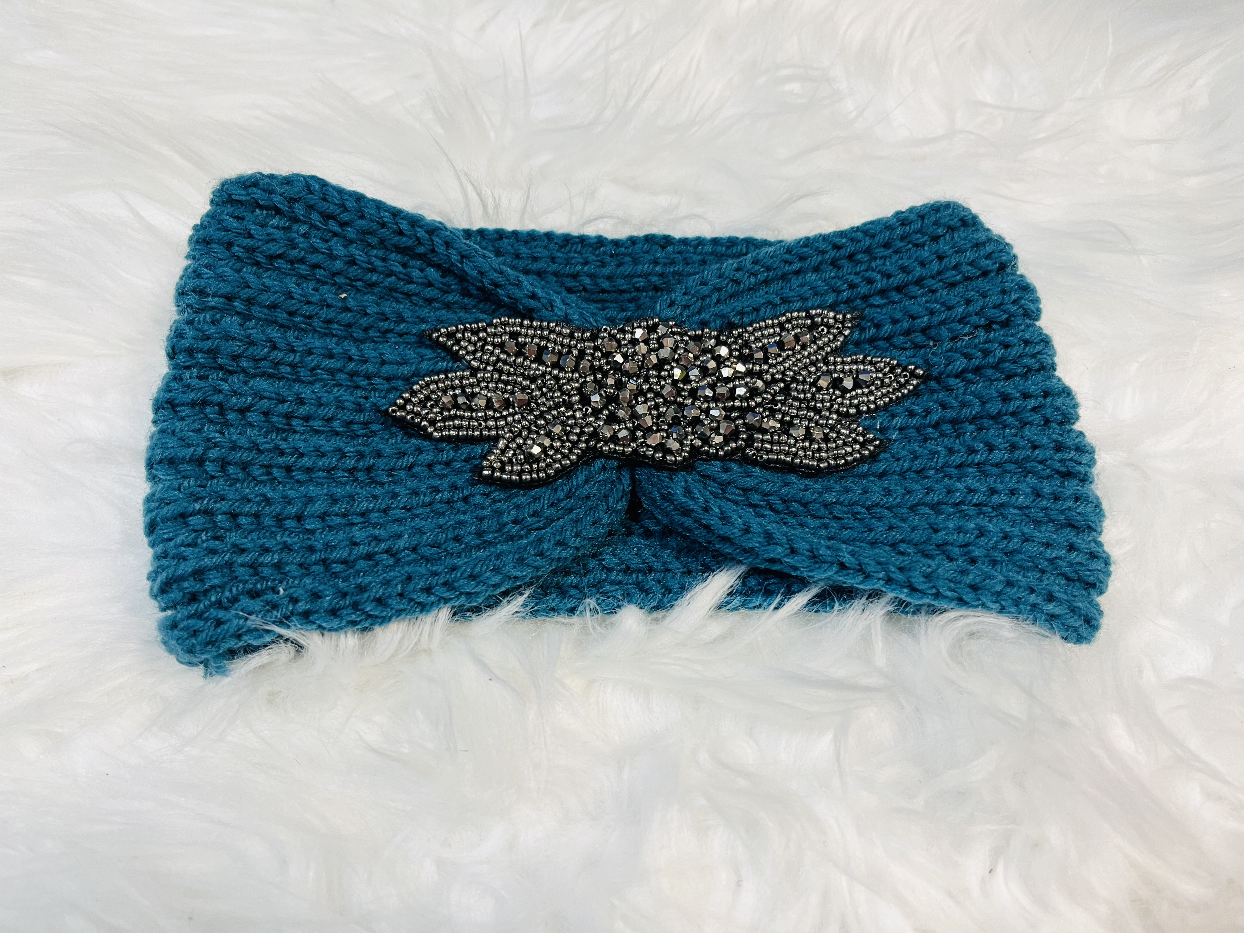 Bordová pletená čelenka s aplikáciou