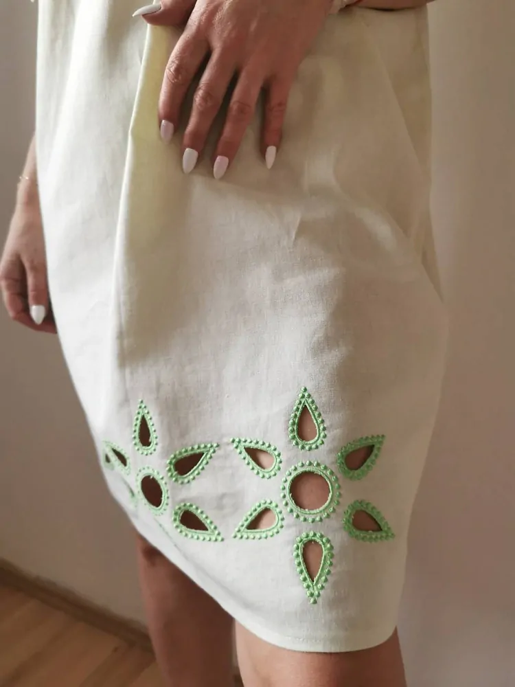 Ľanové šaty so zelenými kvietkami