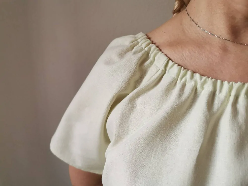 Ľanové šaty so zelenými kvietkami