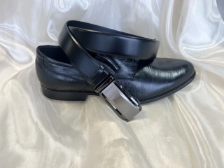 Čierny kožený opasok 